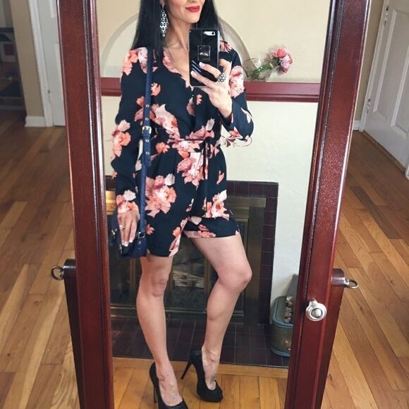 H&M Pants - H&M floral super sexy jumper shorts